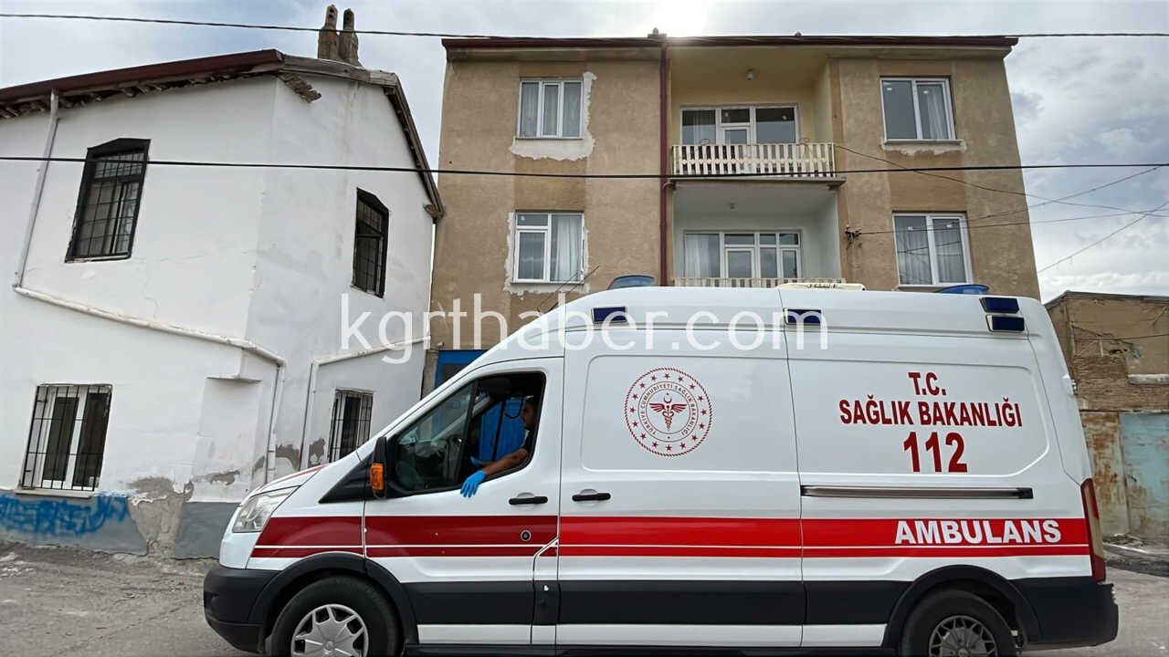 Karamanda Balkondan Dusen 2 Yasindaki Cocuk Yaralandi4