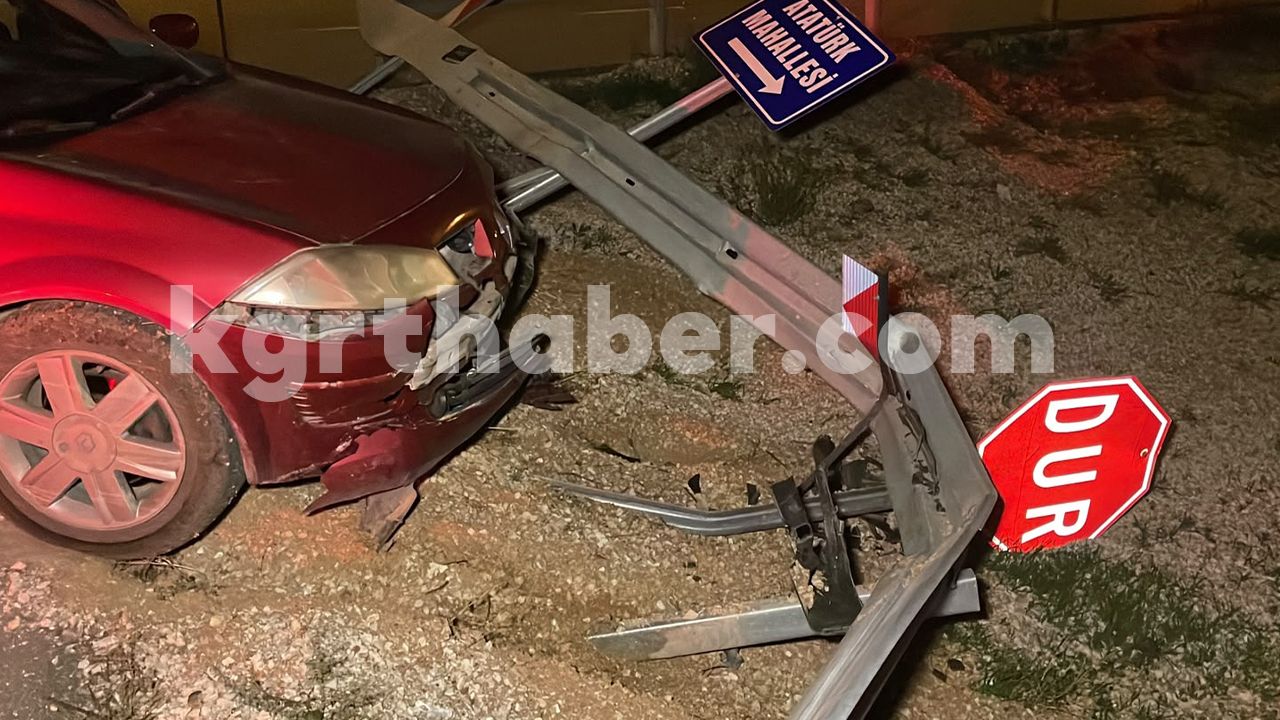 Karamanda Bariyerlere Carpan Arac Surucusu Kacti 46 Bin Lira Ceza Kesildi (4)