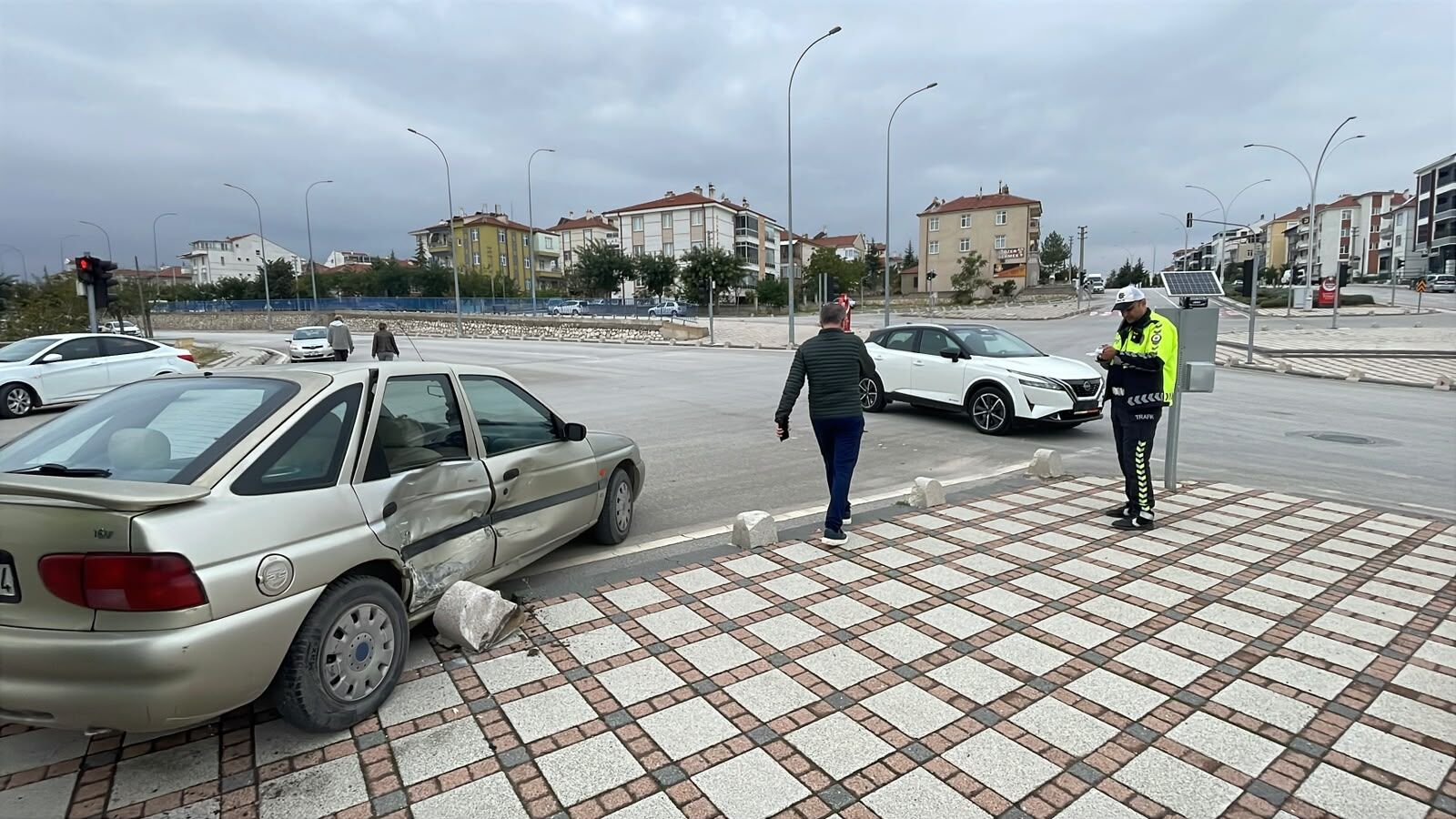 Karamanda Cip Ile Otomobil Carpisti 2 Yarali (5)
