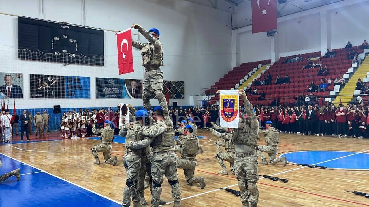 Karamanda Cumhuriyet Bayrami Coskuyla Kutlandi11