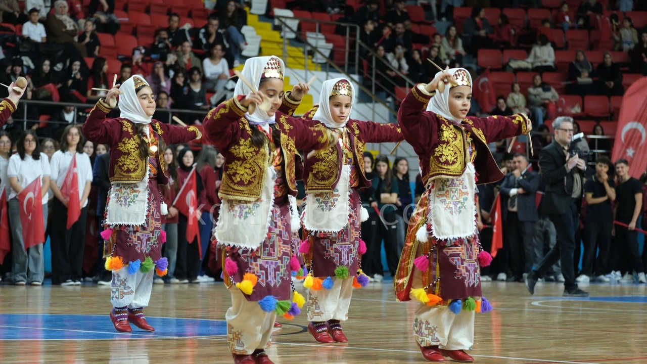 Karamanda Cumhuriyet Bayrami Coskuyla Kutlandi2