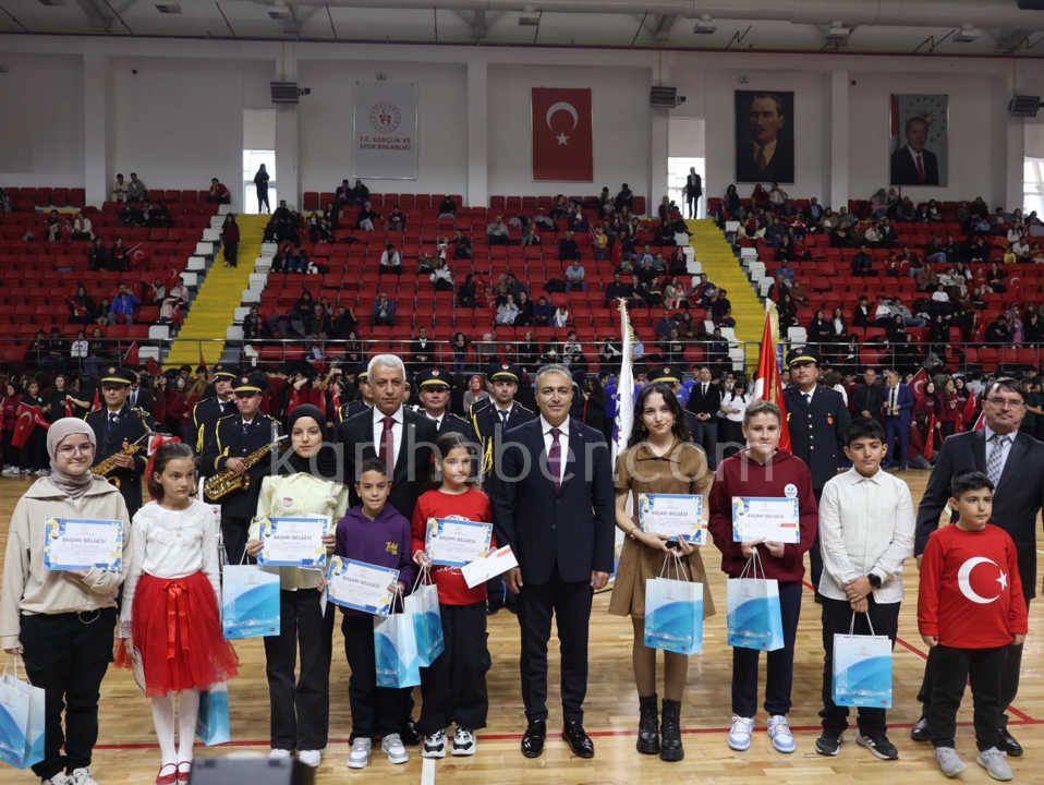 Karamanda Cumhuriyet Bayrami Coskuyla Kutlandi3