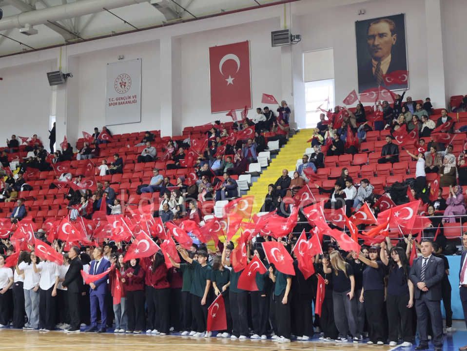 Karamanda Cumhuriyet Bayrami Coskuyla Kutlandi4