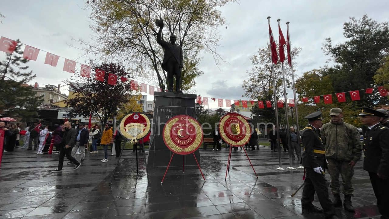 Karamanda Cumhuriyet Bayrami Kutlamalari Celenk Sunma Toreniyle Basladi1