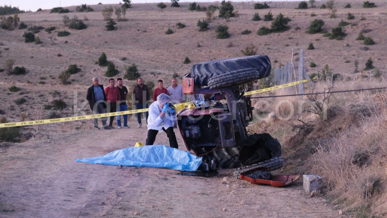 Karaman'da Devrilen Traktörün Altında Kalan Sürücü Hayatını Kaybetti Oğlu Sinir Krizi Geçirdi1