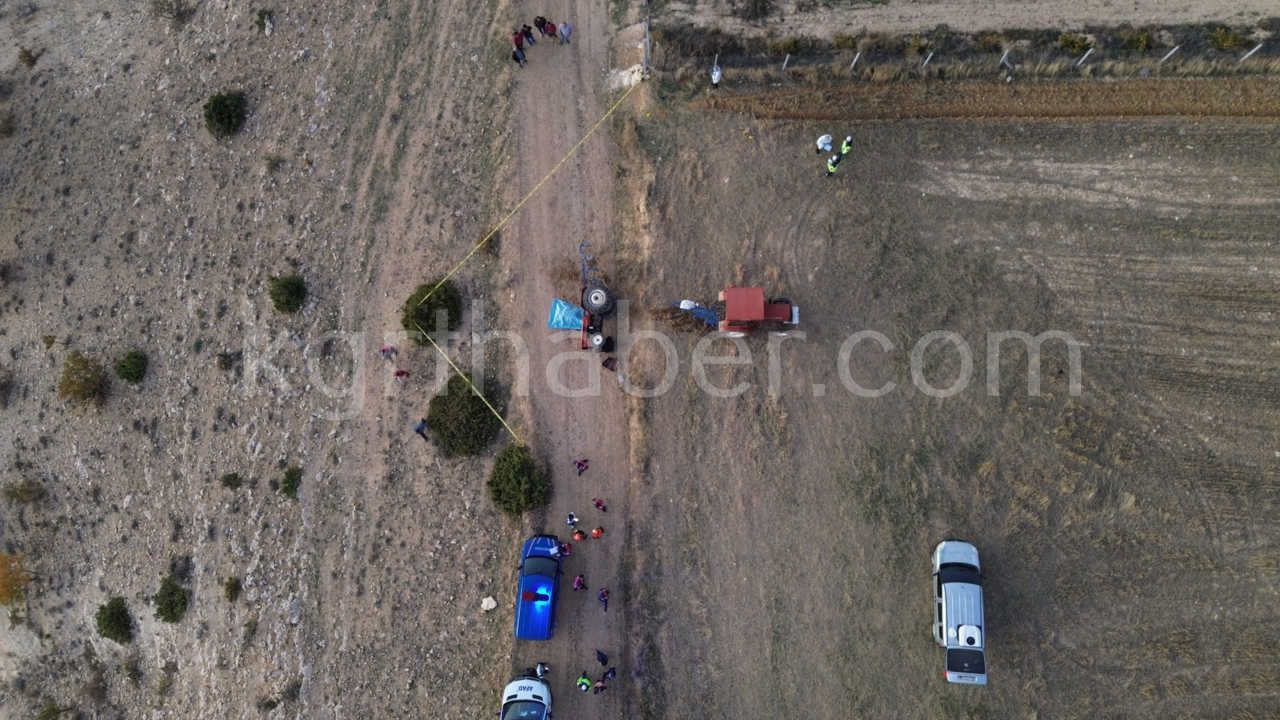 Karaman'da Devrilen Traktörün Altında Kalan Sürücü Hayatını Kaybetti Oğlu Sinir Krizi Geçirdi11