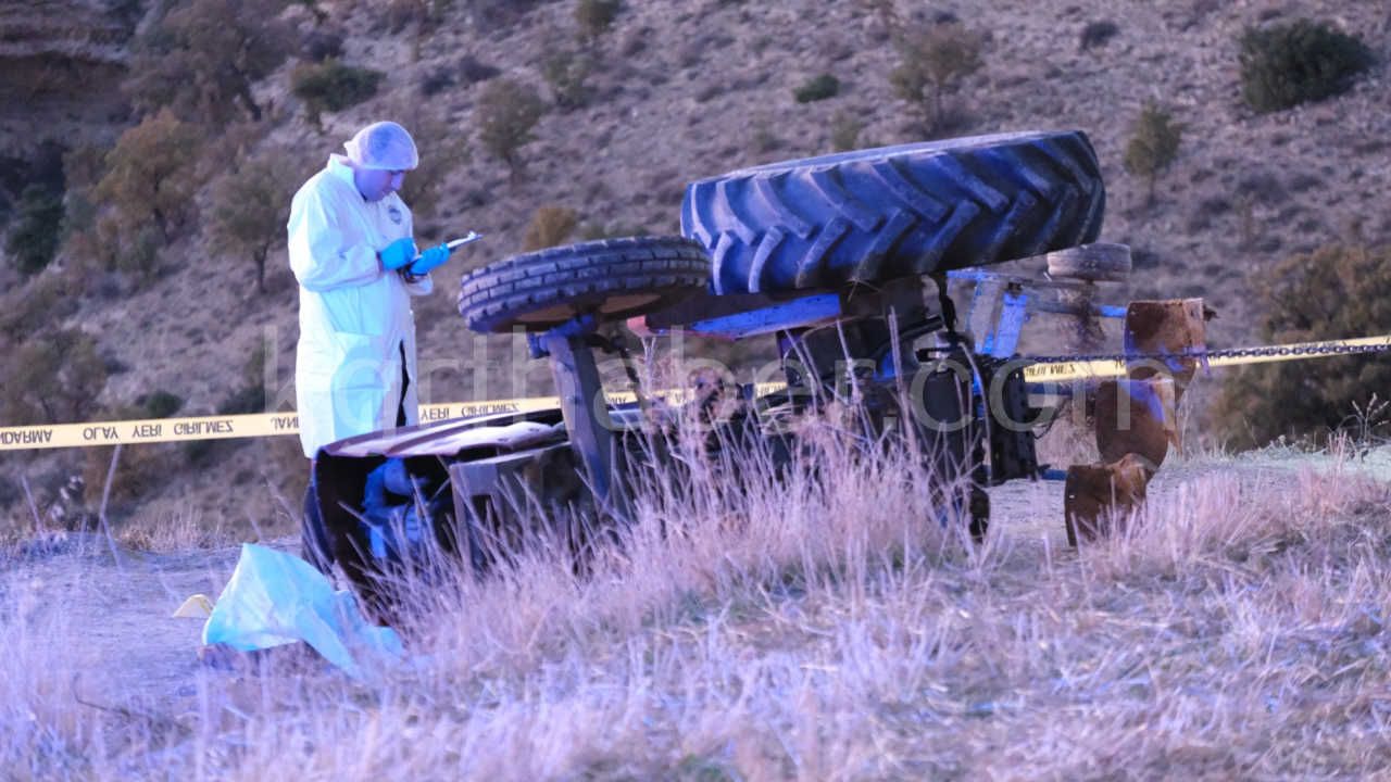 Karaman'da Devrilen Traktörün Altında Kalan Sürücü Hayatını Kaybetti Oğlu Sinir Krizi Geçirdi4