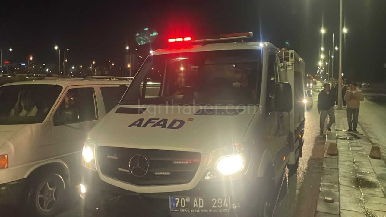 Karamanda Hafif Ticari Arac Karsi Seride Gecerek Sarampole Takla Atti 1 Yarali1