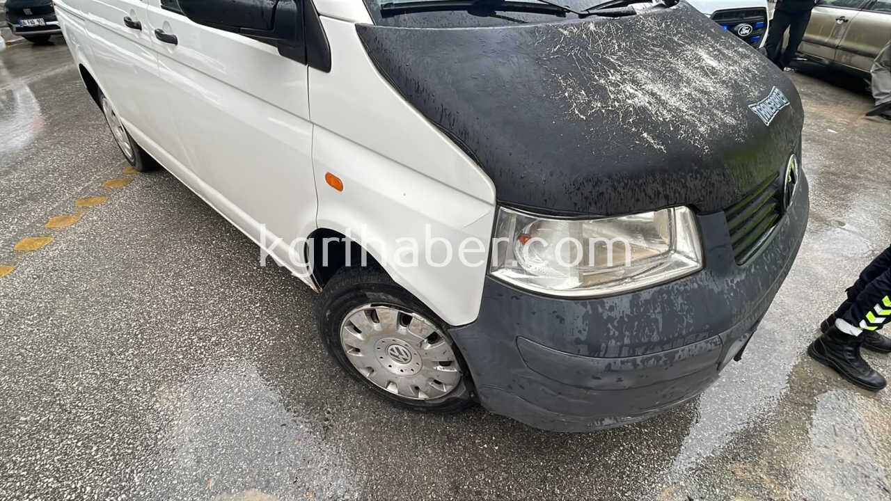 Karamanda Isci Servisi Ile Minibus Carpisti 1 Kisi Bayginlik Gecirdi0