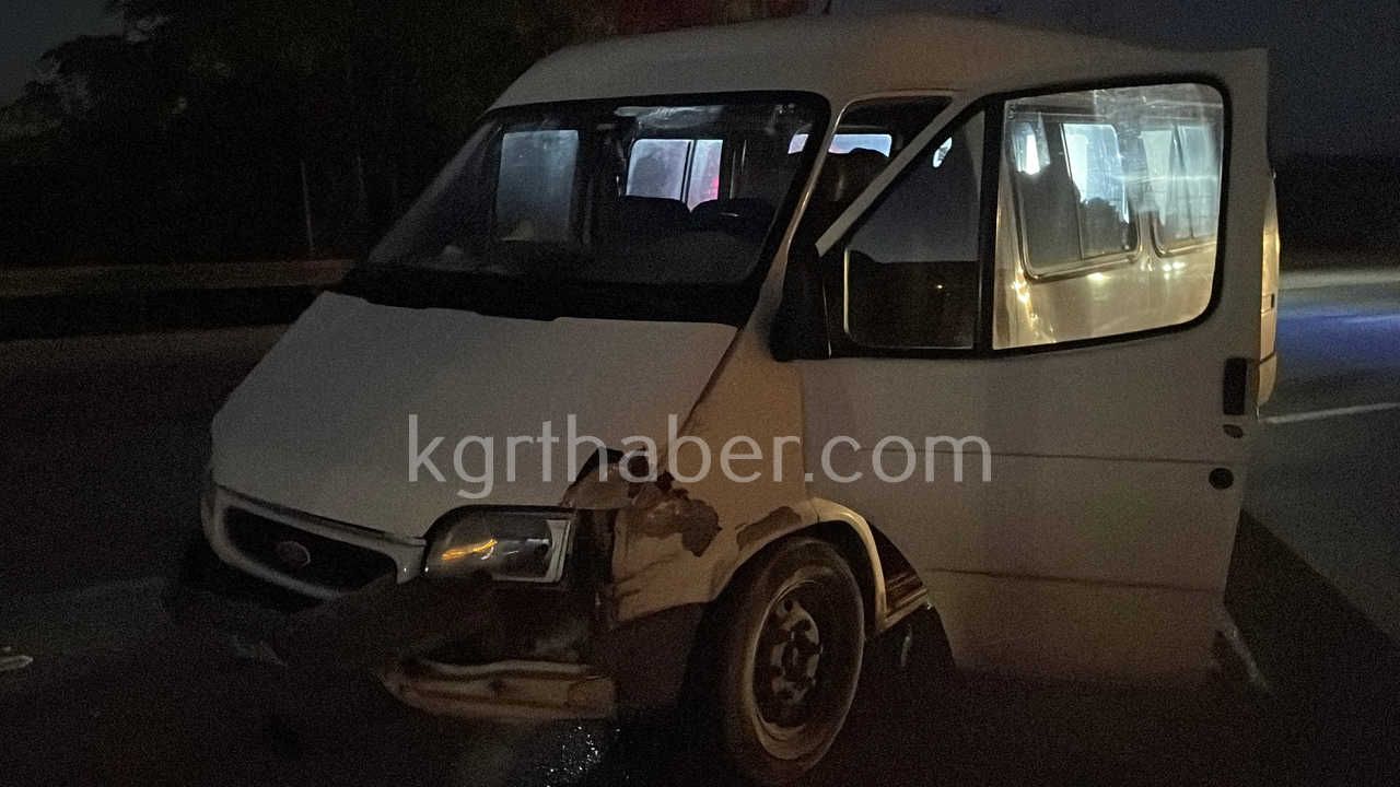 Karamanda Kavsakta Kaza Ucuz Atlatildi Yasli Surucuye Jandarma Sefkati4