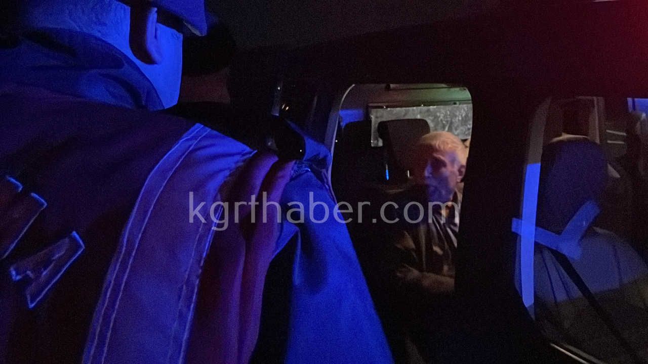Karamanda Kavsakta Kaza Ucuz Atlatildi Yasli Surucuye Jandarma Sefkati9