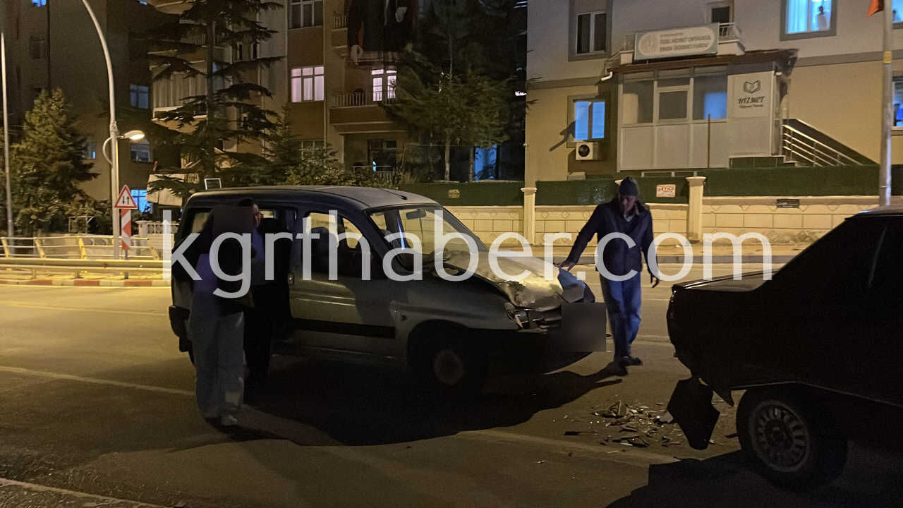 Karamanda Kaza Ustune Kazada 2 Kisi Yaralandi O Anlar Kamerada13