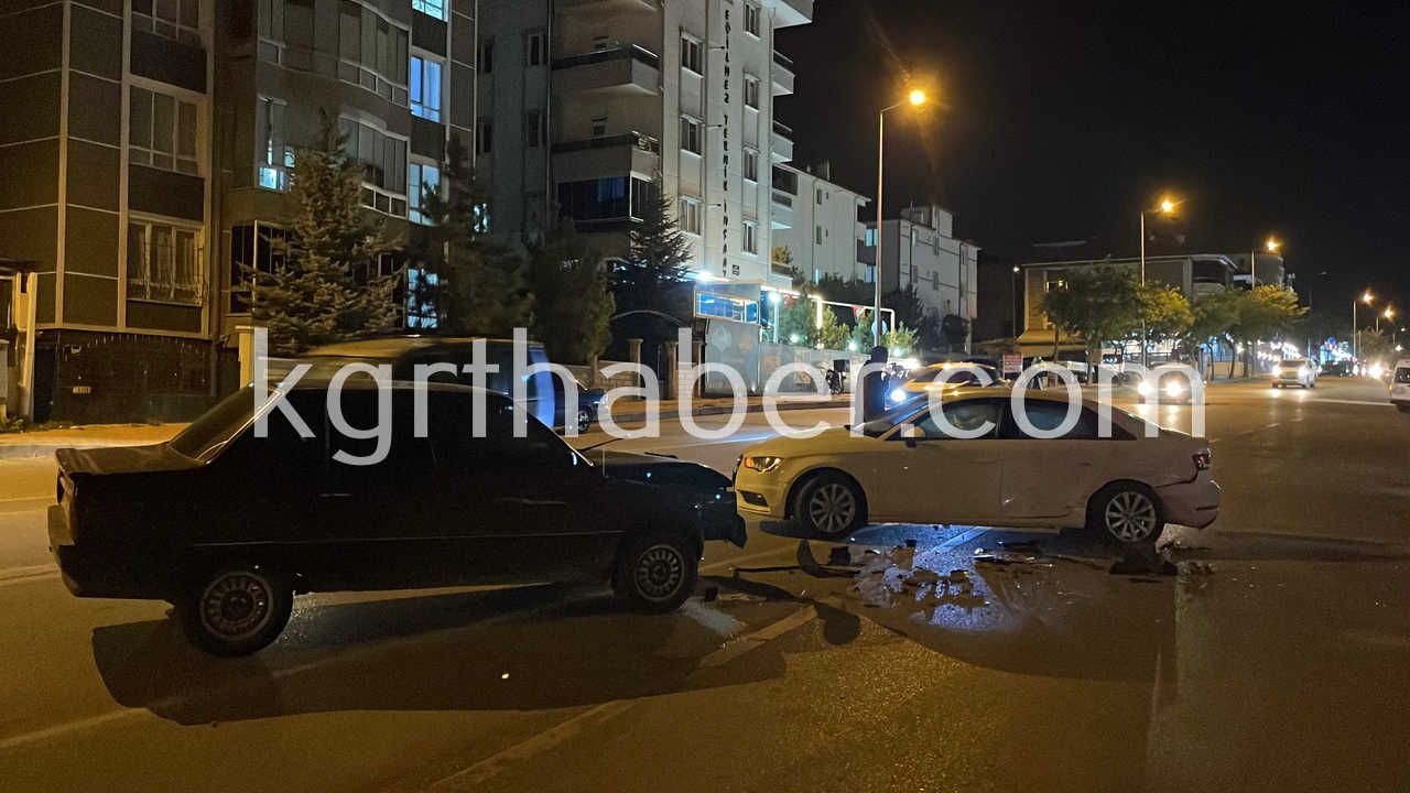 Karamanda Kaza Ustune Kazada 2 Kisi Yaralandi O Anlar Kamerada14