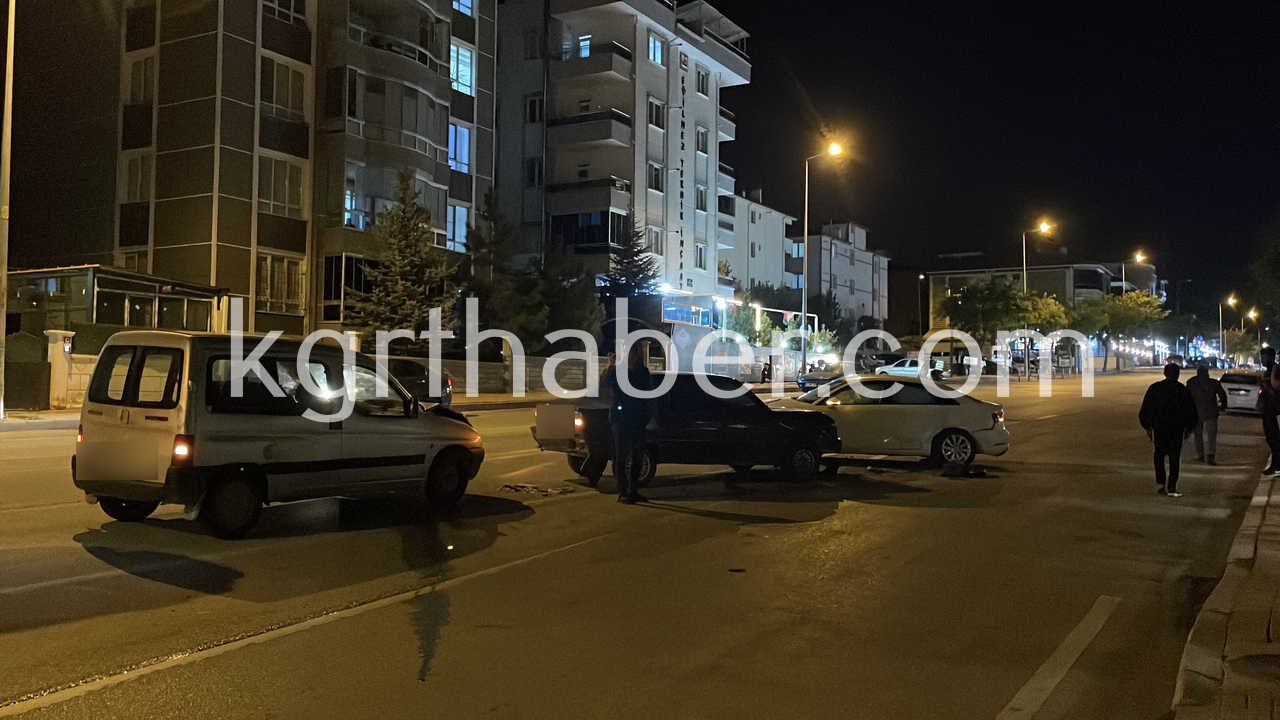 Karamanda Kaza Ustune Kazada 2 Kisi Yaralandi O Anlar Kamerada6