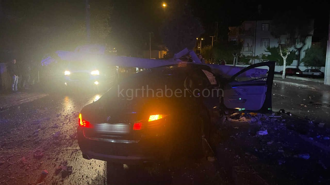 Karamanda Kontrolden Cikan Otomobil Aydinlatma Diregini Devirdi 2 Yarali1
