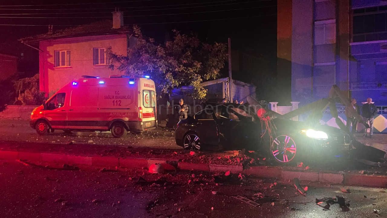 Karamanda Kontrolden Cikan Otomobil Aydinlatma Diregini Devirdi 2 Yarali2