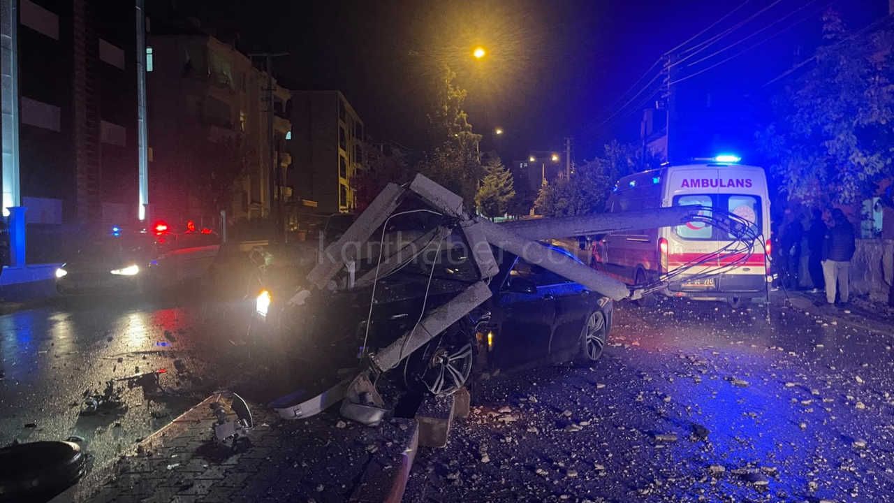 Karamanda Kontrolden Cikan Otomobil Aydinlatma Diregini Devirdi 2 Yarali6
