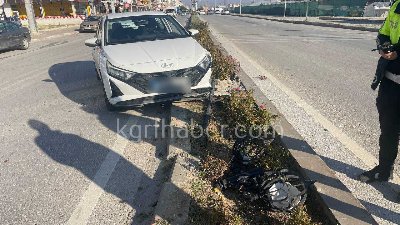 Karamanda Kontrolden Cikan Otomobil Refuje Cikti Sokak Lambasini Devirdi1