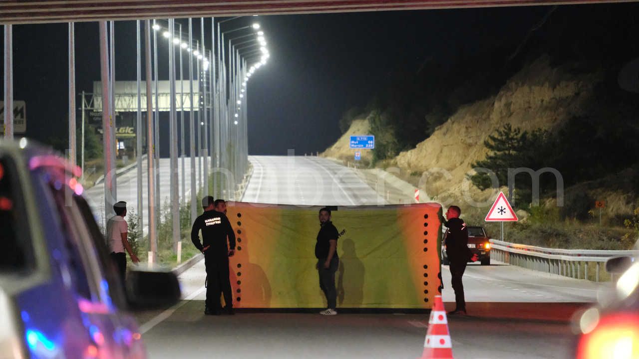 Karamanda Koprude Hareketli Dakikalar Jandarma Son Anda Kurtardi3