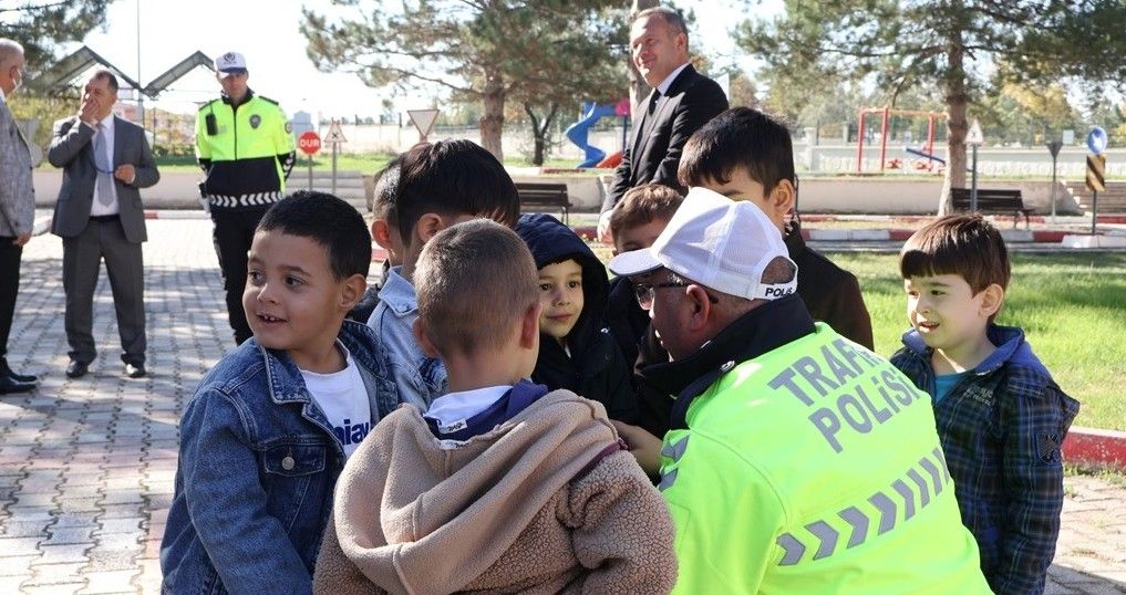 Karamanda Minik Ogrenciler Trafik Egitim Parkinda1