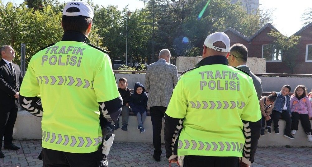 Karamanda Minik Ogrenciler Trafik Egitim Parkinda2