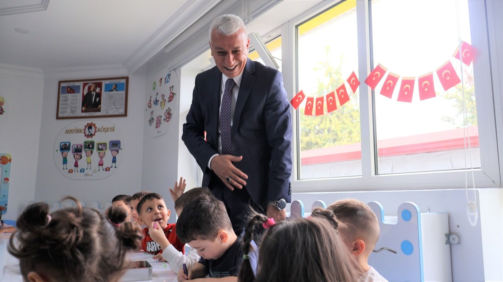 Karamanda Okul Ziyaretleri Surerken Mudur Kilinc Miniklerin Dersine Katildi1