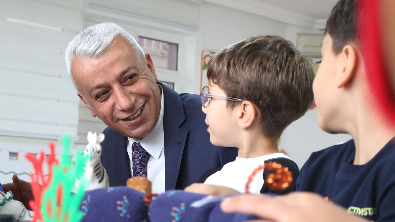 Karamanda Okul Ziyaretleri Surerken Mudur Kilinc Miniklerin Dersine Katildi2