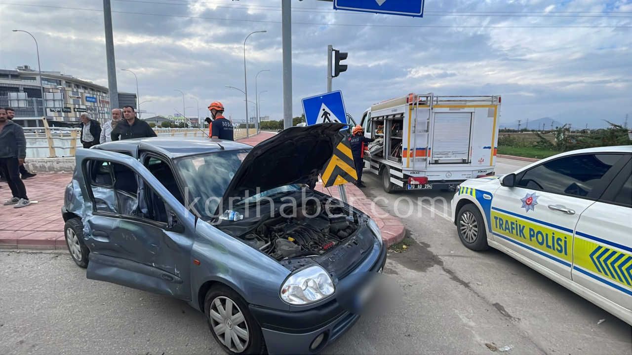 Karamanda Otomobil Ile Kamyonet Carpisti 3 Yarali1