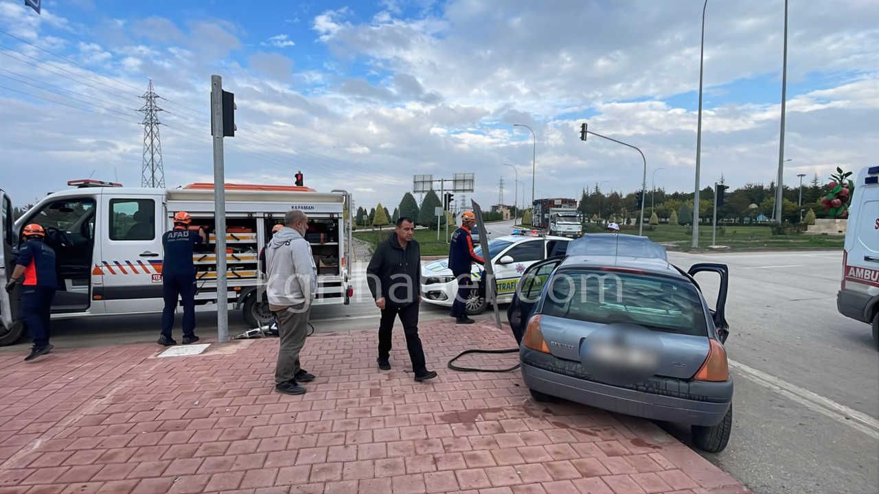 Karamanda Otomobil Ile Kamyonet Carpisti 3 Yarali2