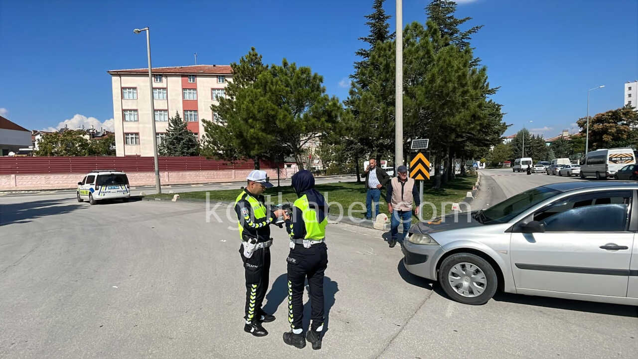 Karamanda Otomobil Ile Motosiklet Kavsakta Carpisti 1 Kisi Yarali1
