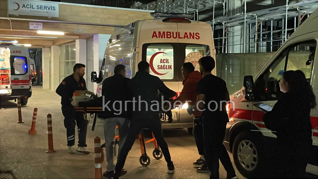 Karamanda Otomobil Ile Panelvan Carpisti 2Si Agir 3 Yarali11