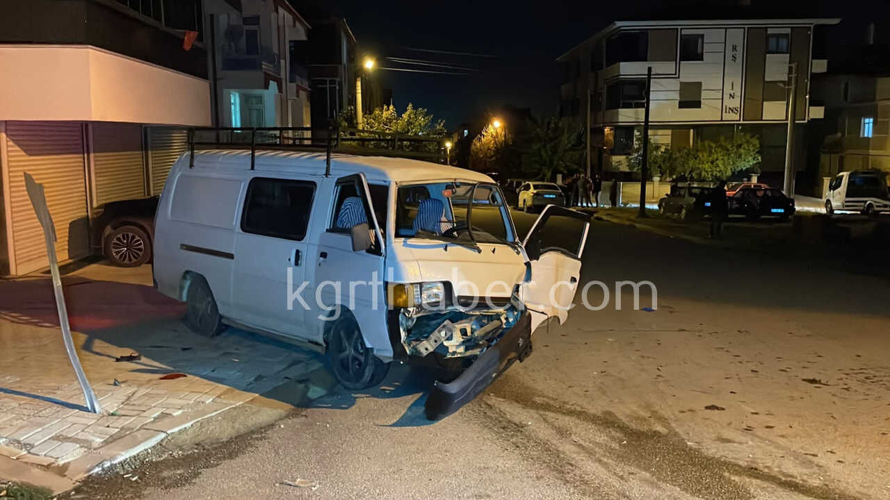 Karamanda Otomobil Ile Panelvan Carpisti 2Si Agir 3 Yarali13
