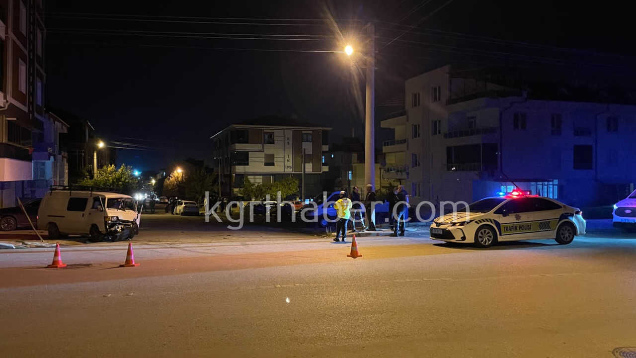 Karamanda Otomobil Ile Panelvan Carpisti 2Si Agir 3 Yarali14