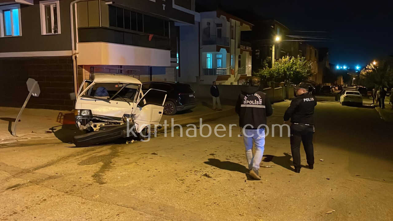 Karamanda Otomobil Ile Panelvan Carpisti 2Si Agir 3 Yarali15