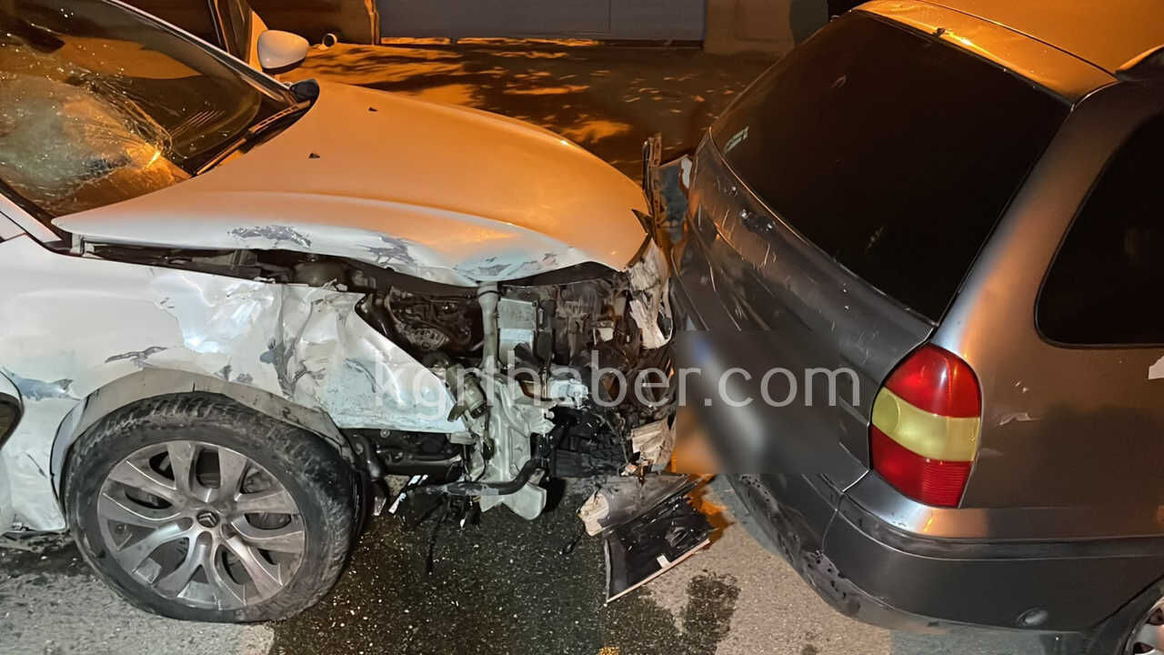 Karamanda Otomobil Ile Panelvan Carpisti 2Si Agir 3 Yarali4