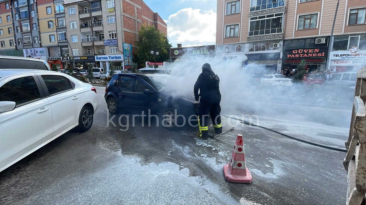 Karamanda Otomobil Sehrin Merkezinde Alev Alev Yandi11