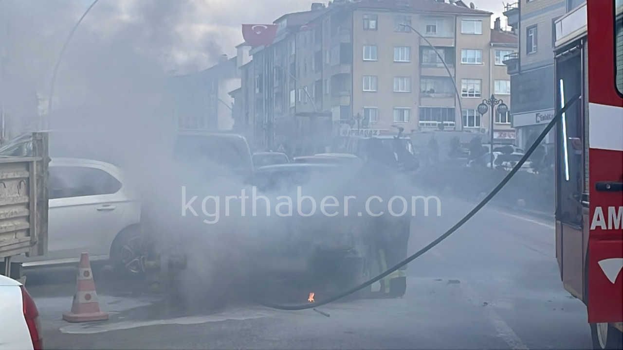 Karamanda Otomobil Sehrin Merkezinde Alev Alev Yandi7