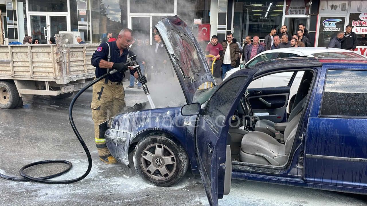 Karamanda Otomobil Sehrin Merkezinde Alev Alev Yandi9