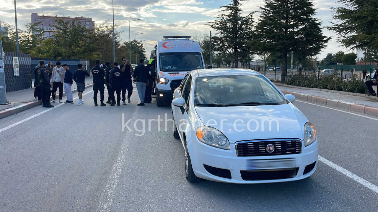Karamanda Otomobile Arkadan Carpan Motosikletli Yaralandi0