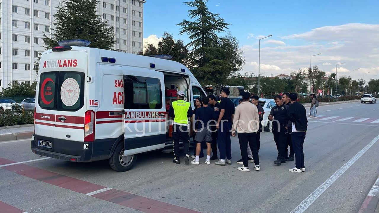 Karamanda Otomobile Arkadan Carpan Motosikletli Yaralandi2