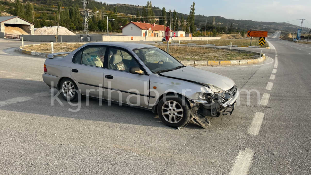 Karamanda Otomobille Carpisan Minibus Refuje Savruldu 1 Yarali1
