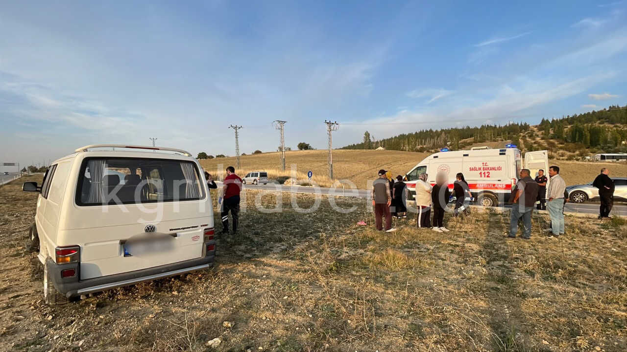 Karamanda Otomobille Carpisan Minibus Refuje Savruldu 1 Yarali2