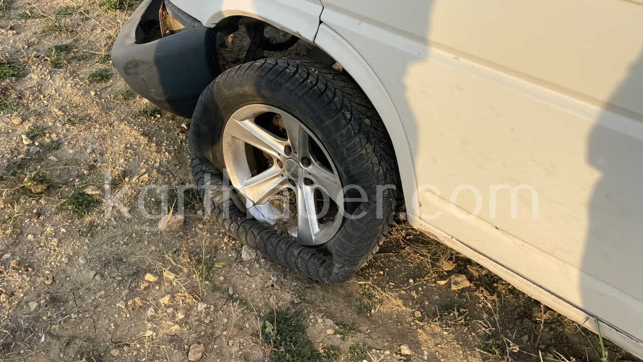 Karamanda Otomobille Carpisan Minibus Refuje Savruldu 1 Yarali4