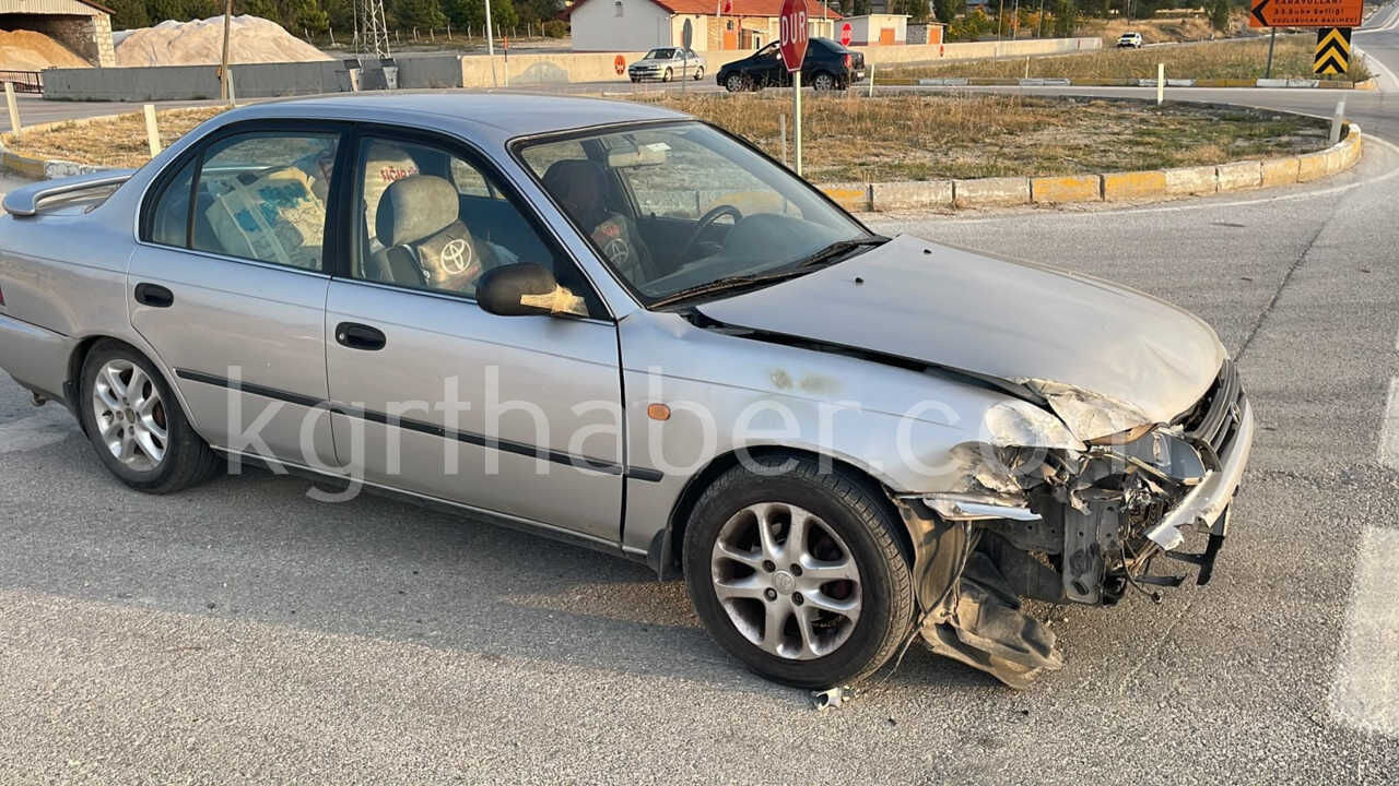Karamanda Otomobille Carpisan Minibus Refuje Savruldu 1 Yarali6