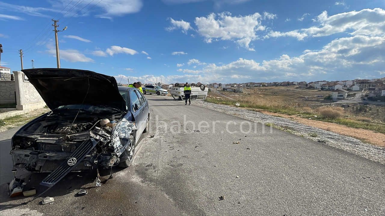 Karamanda Otomobille Carpisan Panelvan Devrildi 2 Surucu Yarali6