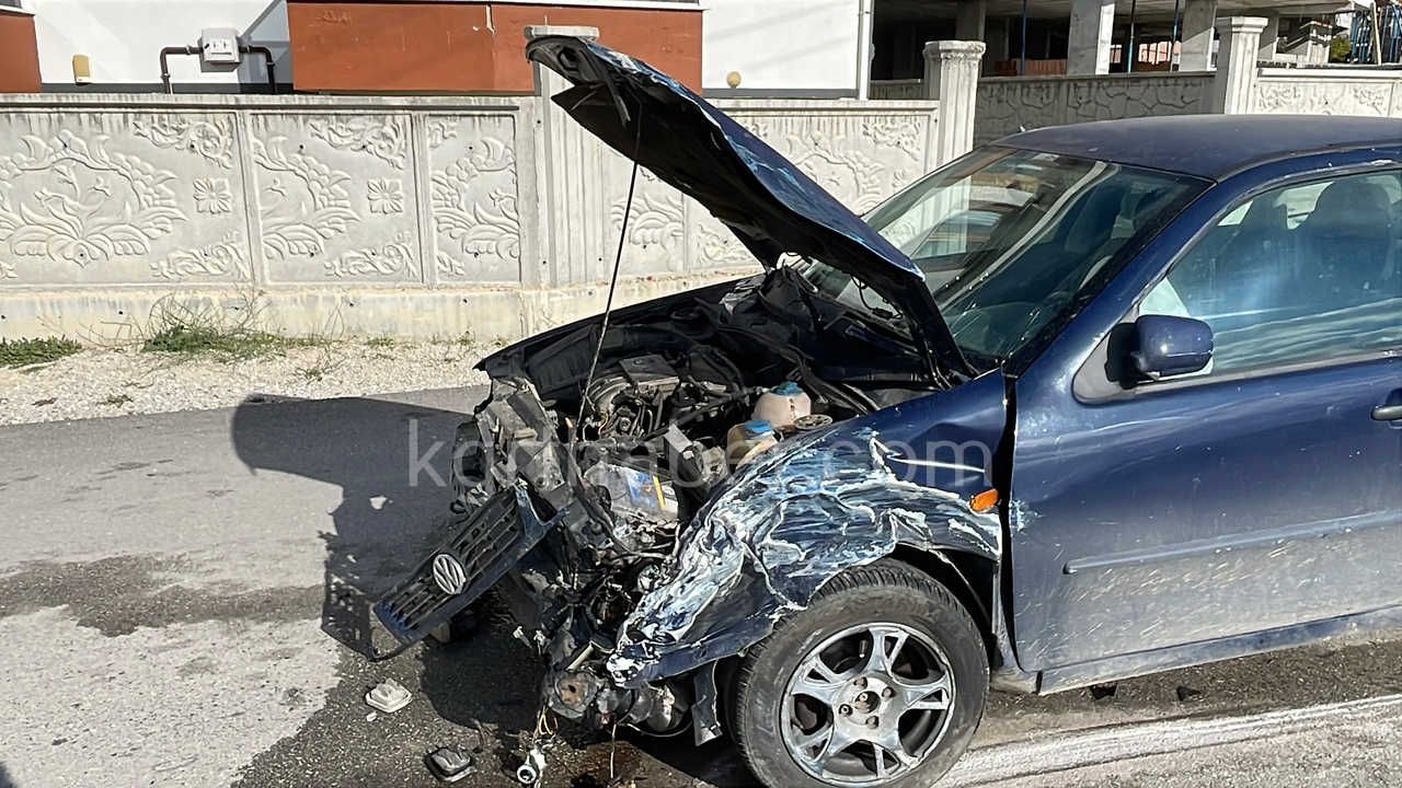 Karamanda Otomobille Carpisan Panelvan Devrildi 2 Surucu Yarali7-1