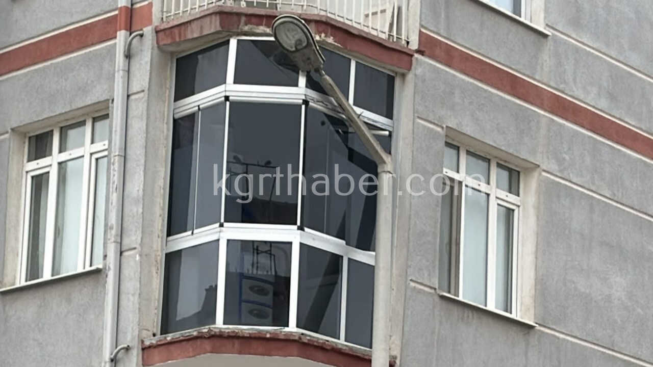 Karamanda Otomobiller Carpisti Aydinlatma Diregi Eve Dayandi1