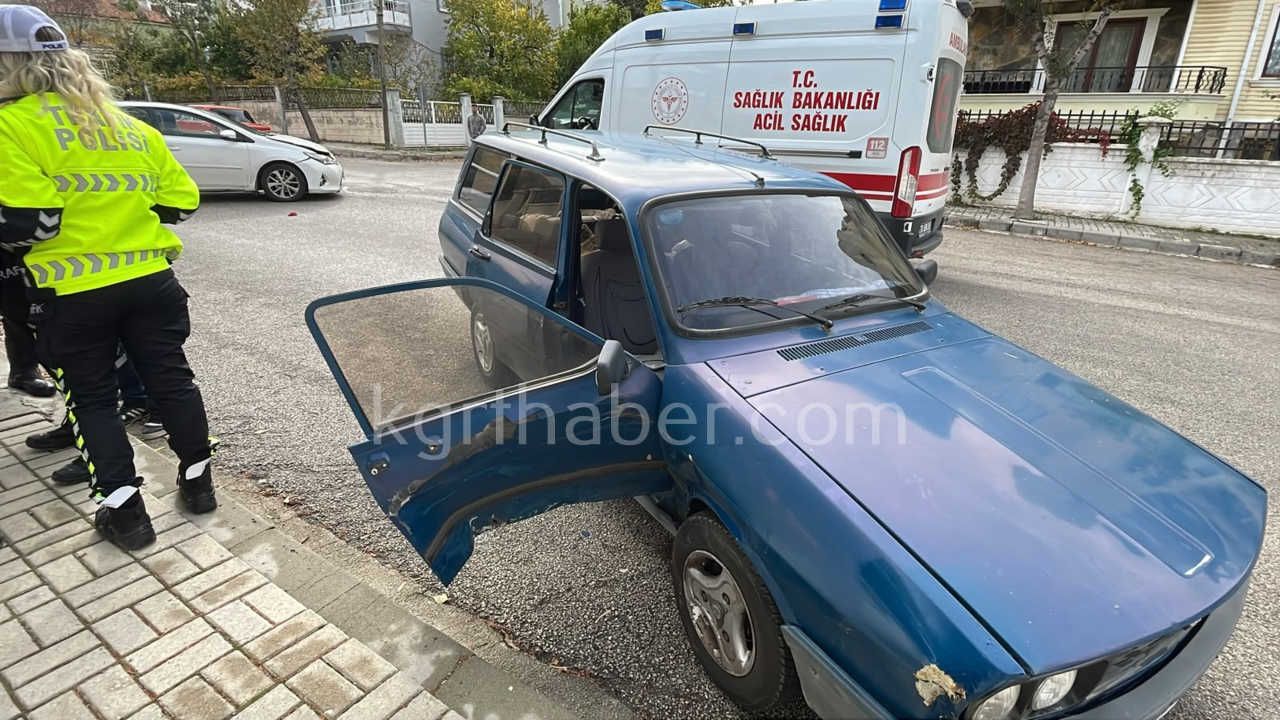 Karamanda Otomobiller Kavsakta Carpisti Yasli Kadin Yarali9