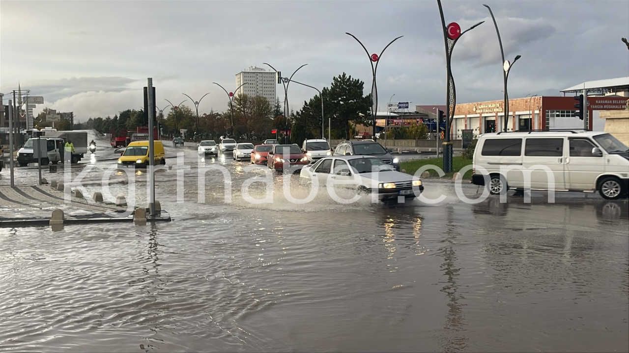 Karamanda Saganak Yagis Yollari Gole Cevirdi15