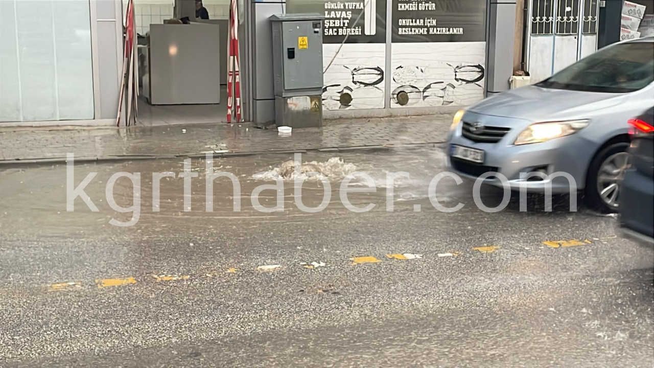 Karamanda Saganak Yagis Yollari Gole Cevirdi4